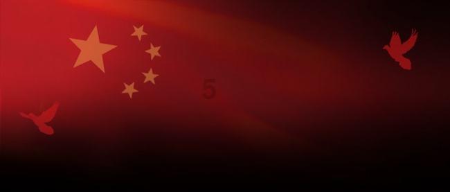 云南开远，一家三口被困，特警三次冲进火场